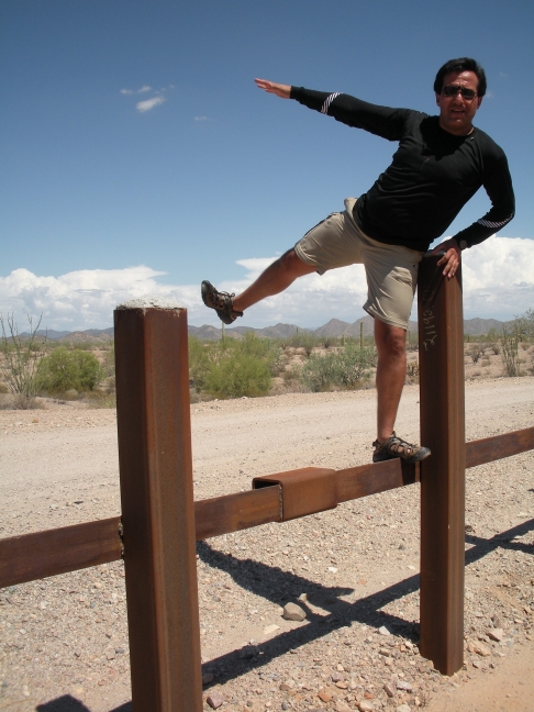 [Image: In the Mexico-USA Border
   (September 08, 2009)]