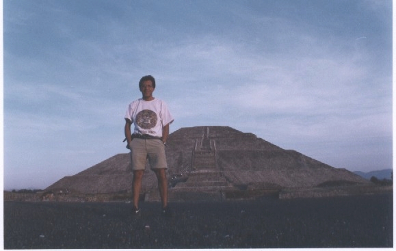 [Image: Sun pyramid, Teotihuacan (Dec 2000)]